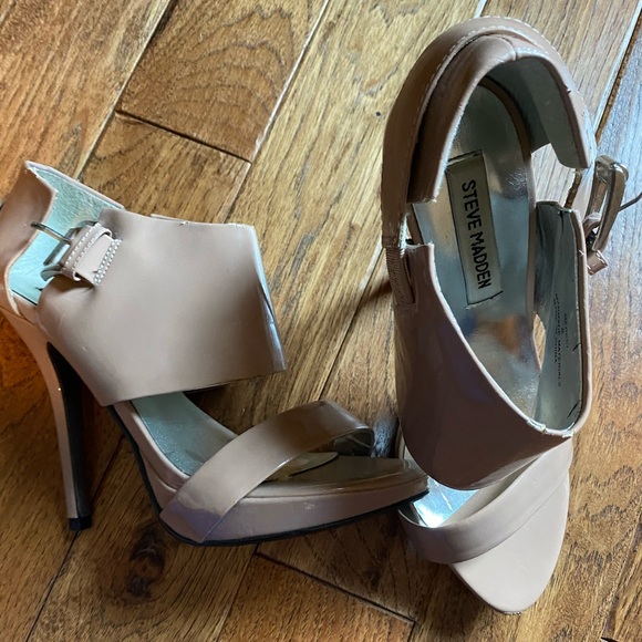 Steve Madden Shoes - Steve Madden nude heels